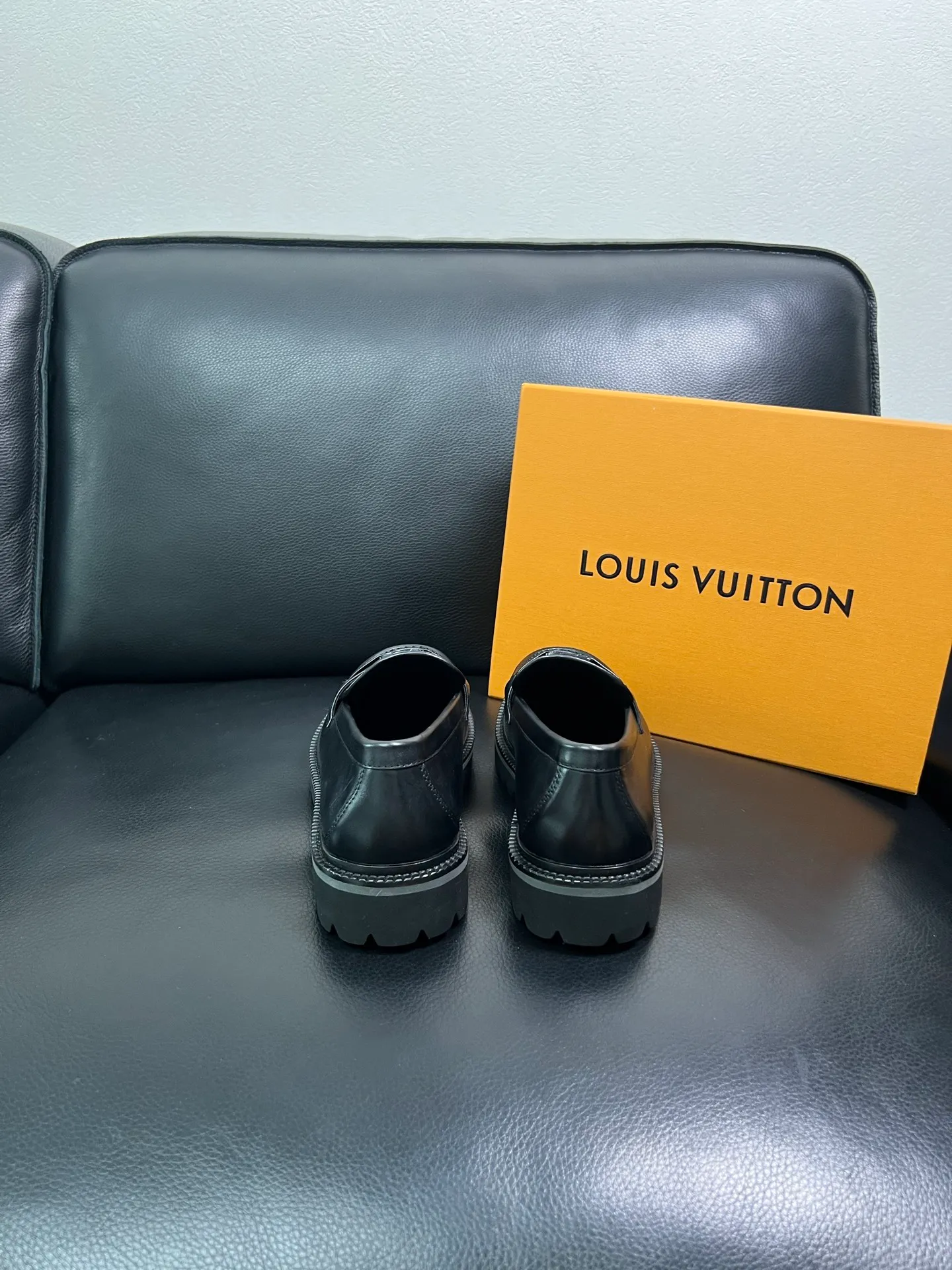 Men's shoes 💰780 Lv top purchasing Louis Vuitton leather shoes counter synchronization, uppers imported from Italy, imported water-dyed cowhide lining, soles: original soles specially provided by the original factory, original factory follow-up goods, high quality, welcome to compare, code number 38-44 (customized 45) 85842